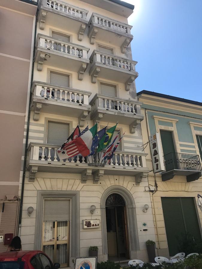 Hotel Bali 维亚雷焦 外观 照片