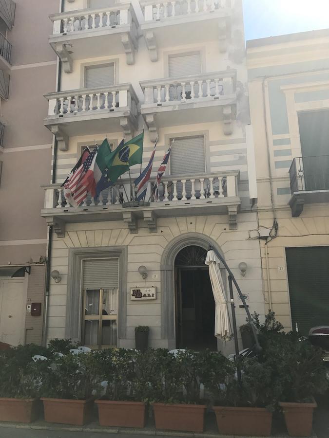 Hotel Bali 维亚雷焦 外观 照片